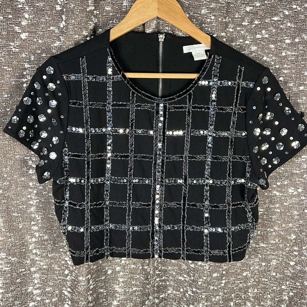 Glamorous Urban Outfitters Beaded Detailed Flower Shoulder‎ Short Sleeve Top